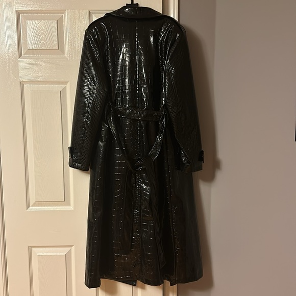 Kourtney Kardashian Barker High Shine Faux Croc Trench Coat - Picture 2 of 6